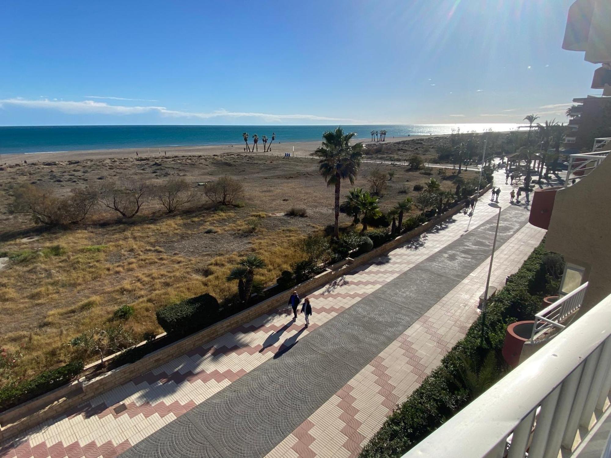 Primera Linea De Playa Валенсия Экстерьер фото